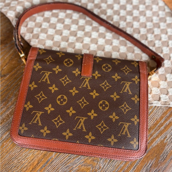 **SOLD**Louis Vuitton Monogram Rond Point - Picture 4 of 14